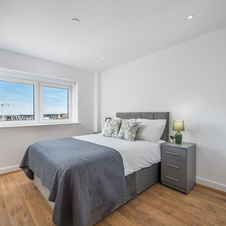 Skyvillion - London River Thames Top Floor Apartments By Woolwich Ferry, Mins To London Excel, O2 Arena , London City Airport With Parking المظهر الخارجي الصورة