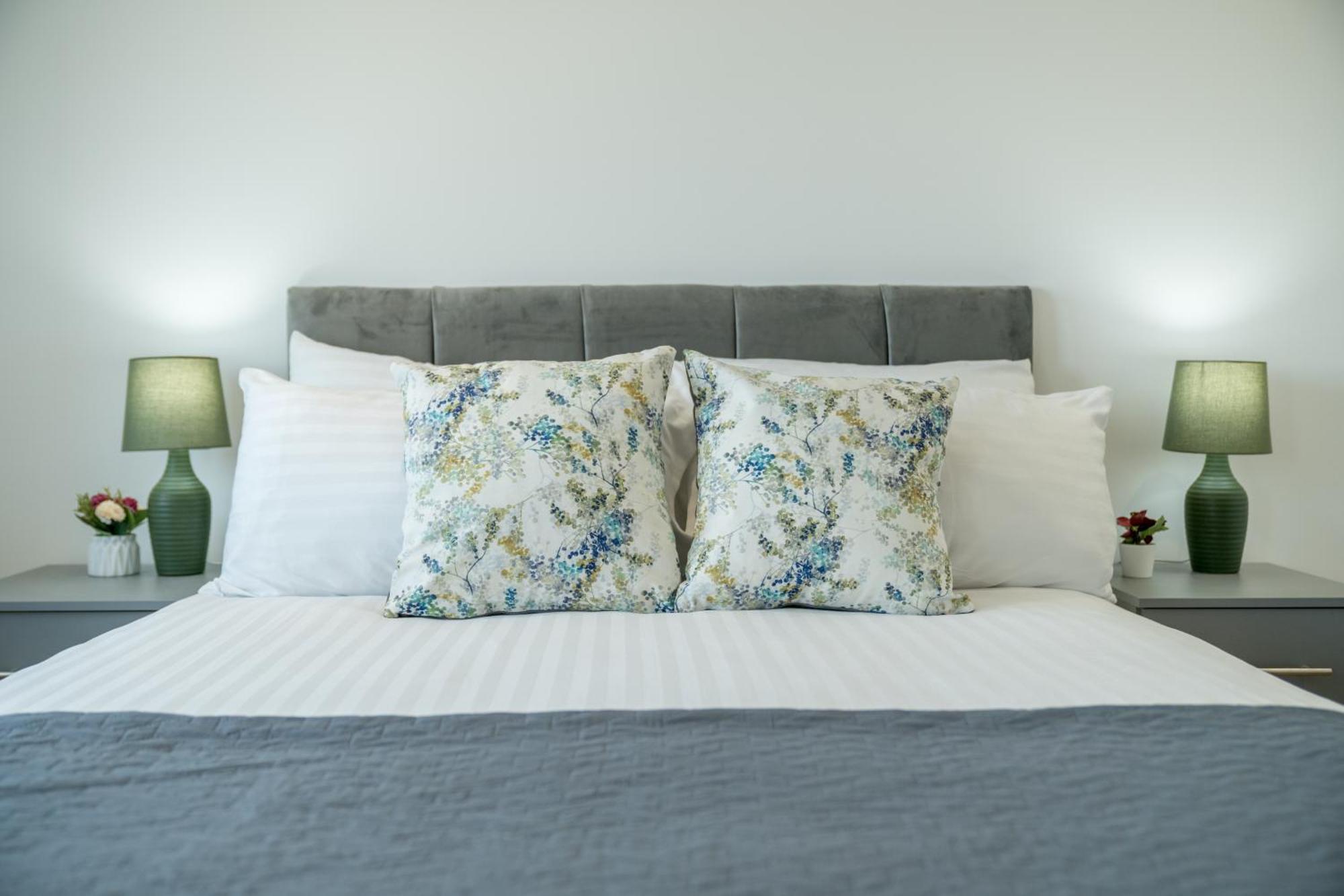 Skyvillion - London River Thames Top Floor Apartments By Woolwich Ferry, Mins To London Excel, O2 Arena , London City Airport With Parking المظهر الخارجي الصورة