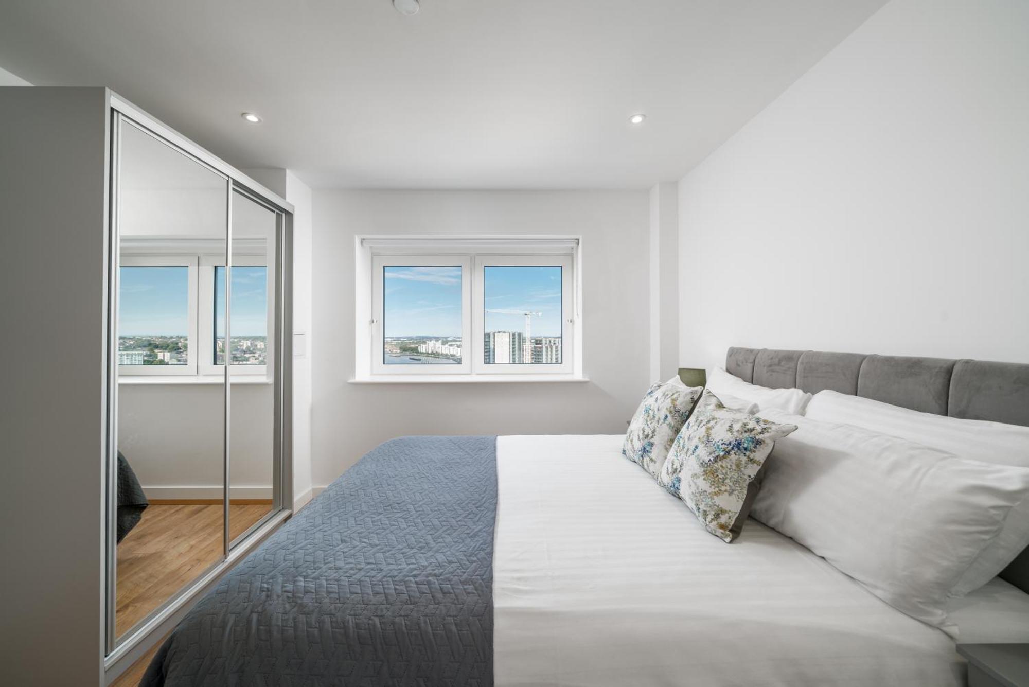 Skyvillion - London River Thames Top Floor Apartments By Woolwich Ferry, Mins To London Excel, O2 Arena , London City Airport With Parking المظهر الخارجي الصورة