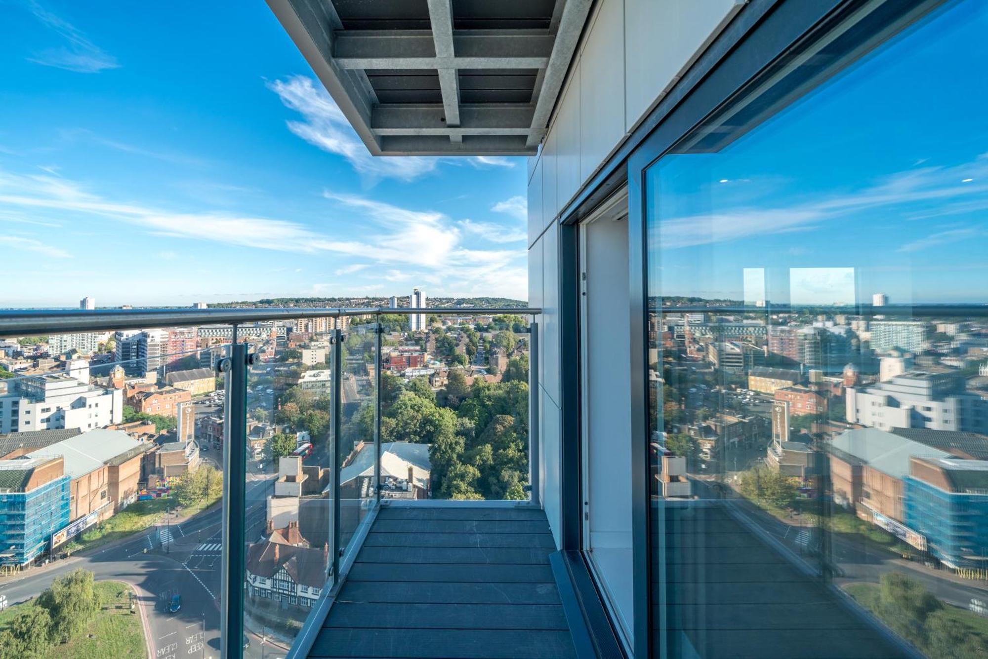 Skyvillion - London River Thames Top Floor Apartments By Woolwich Ferry, Mins To London Excel, O2 Arena , London City Airport With Parking المظهر الخارجي الصورة