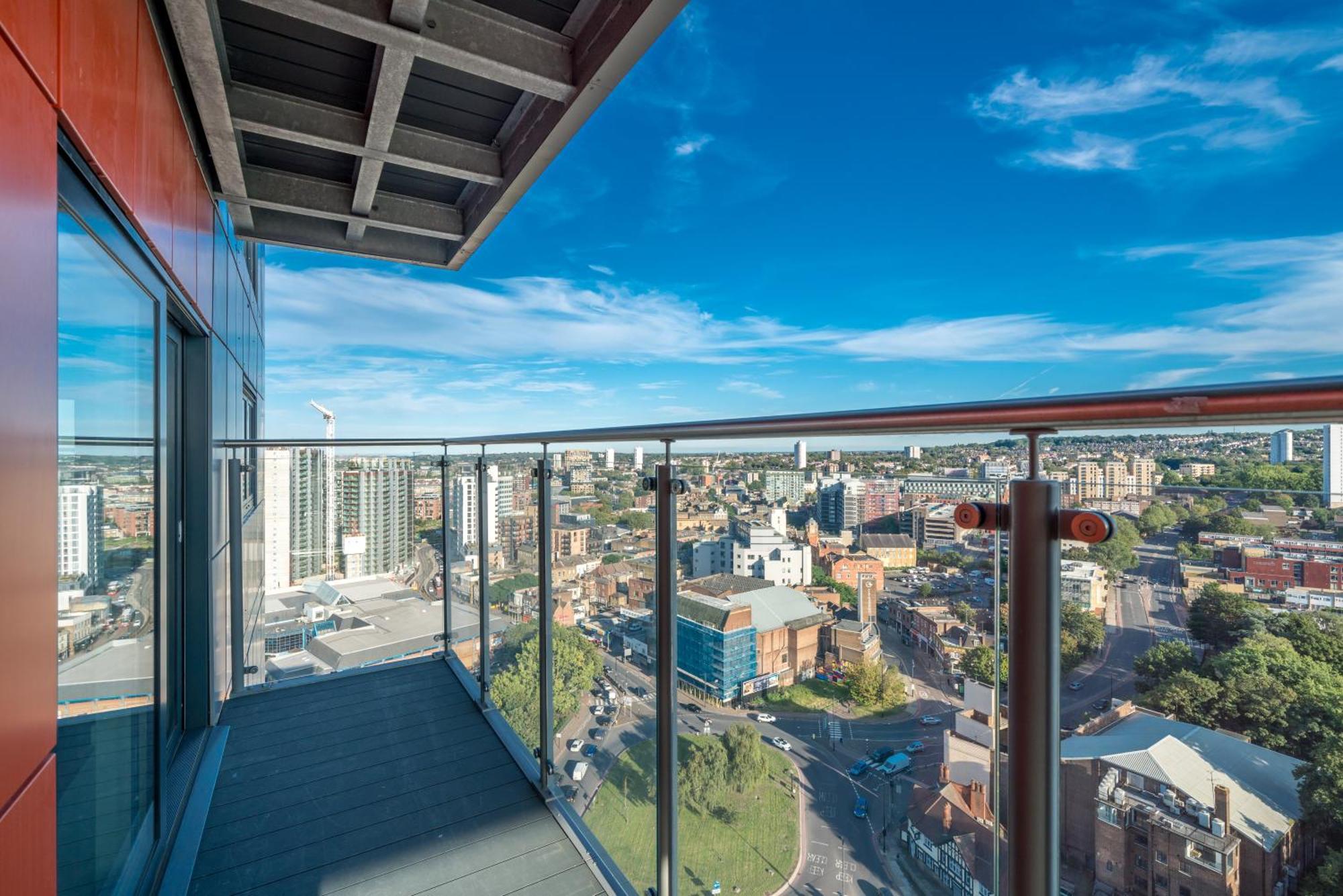 Skyvillion - London River Thames Top Floor Apartments By Woolwich Ferry, Mins To London Excel, O2 Arena , London City Airport With Parking المظهر الخارجي الصورة