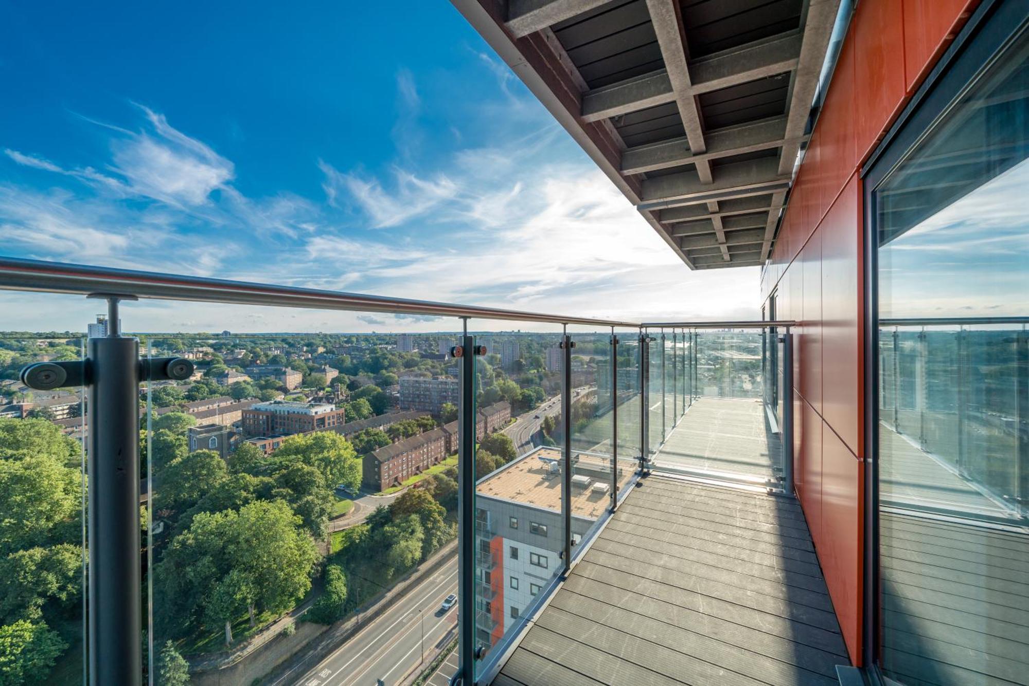 Skyvillion - London River Thames Top Floor Apartments By Woolwich Ferry, Mins To London Excel, O2 Arena , London City Airport With Parking المظهر الخارجي الصورة
