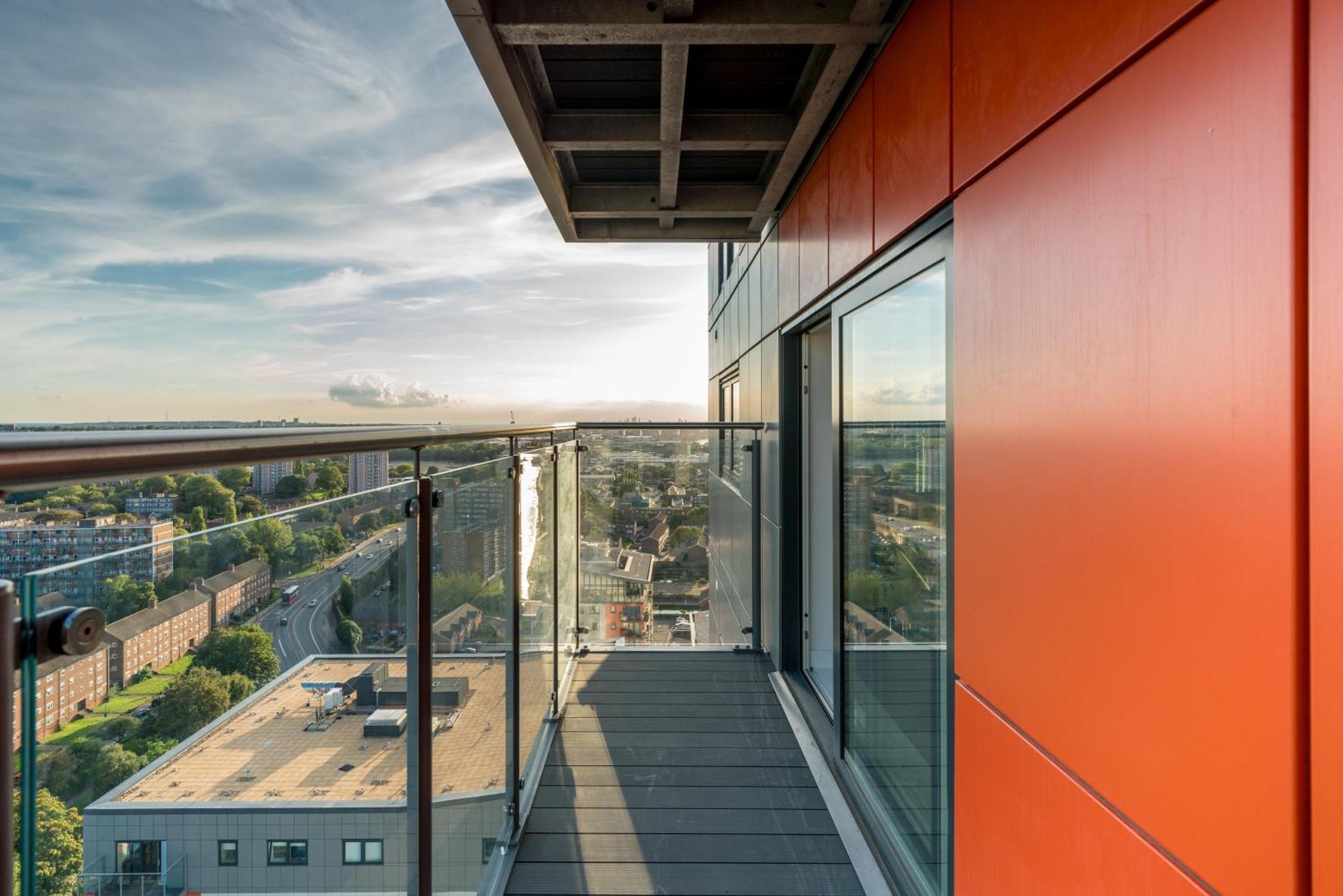 Skyvillion - London River Thames Top Floor Apartments By Woolwich Ferry, Mins To London Excel, O2 Arena , London City Airport With Parking المظهر الخارجي الصورة
